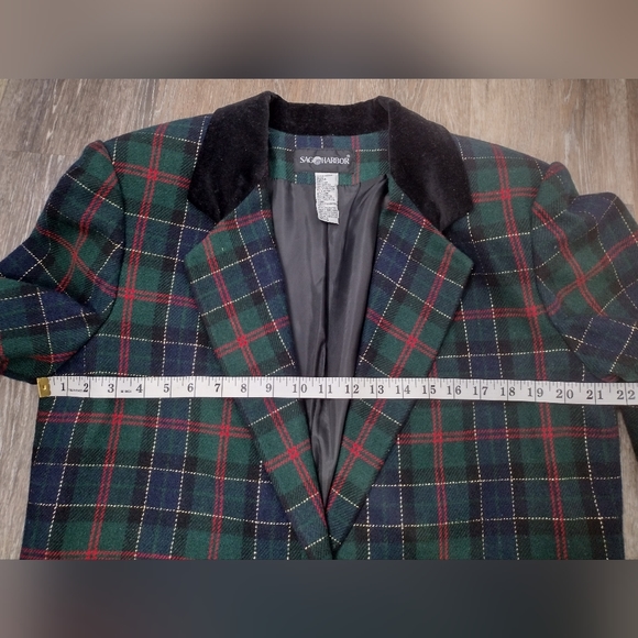 Sag Harbor plaid wool blend with velvet collar blazer - Picture 4 of 5